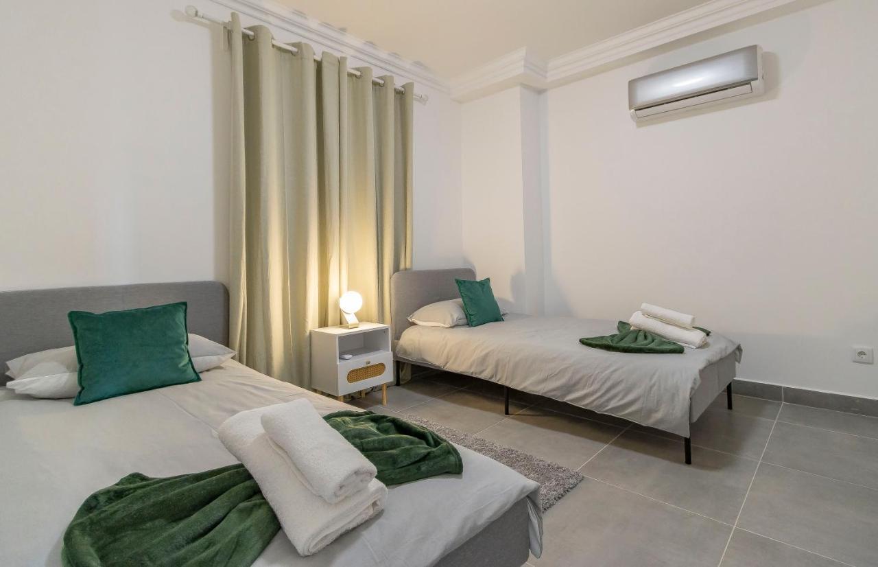 3 Minutes To The Beach, 2 Bedroom Amazing Apt With Balcony, Bbq Grill And Pool サグレス エクステリア 写真