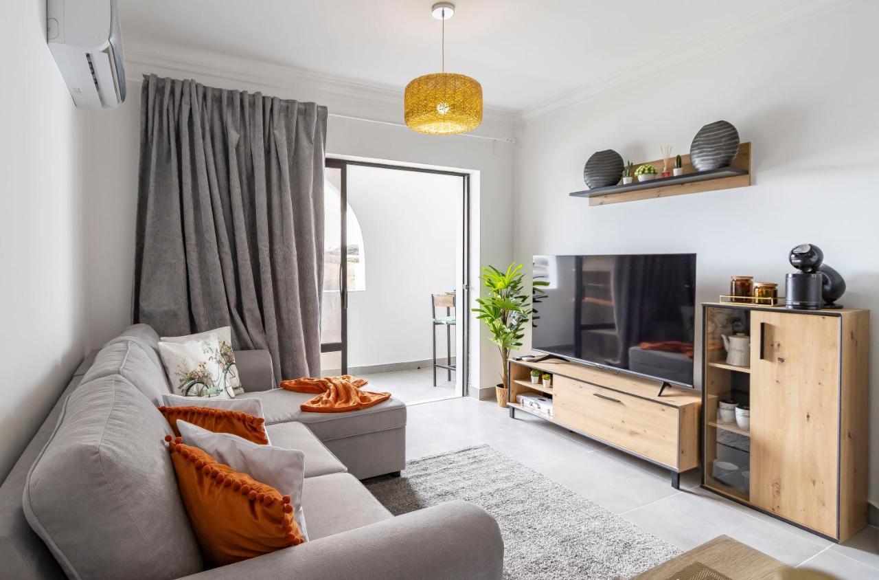 3 Minutes To The Beach, 2 Bedroom Amazing Apt With Balcony, Bbq Grill And Pool サグレス エクステリア 写真