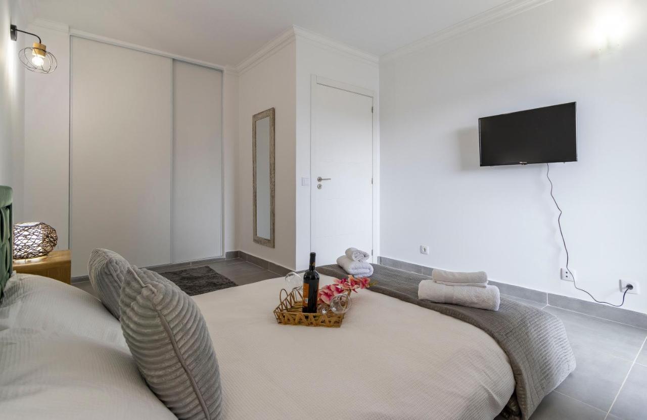 3 Minutes To The Beach, 2 Bedroom Amazing Apt With Balcony, Bbq Grill And Pool サグレス エクステリア 写真