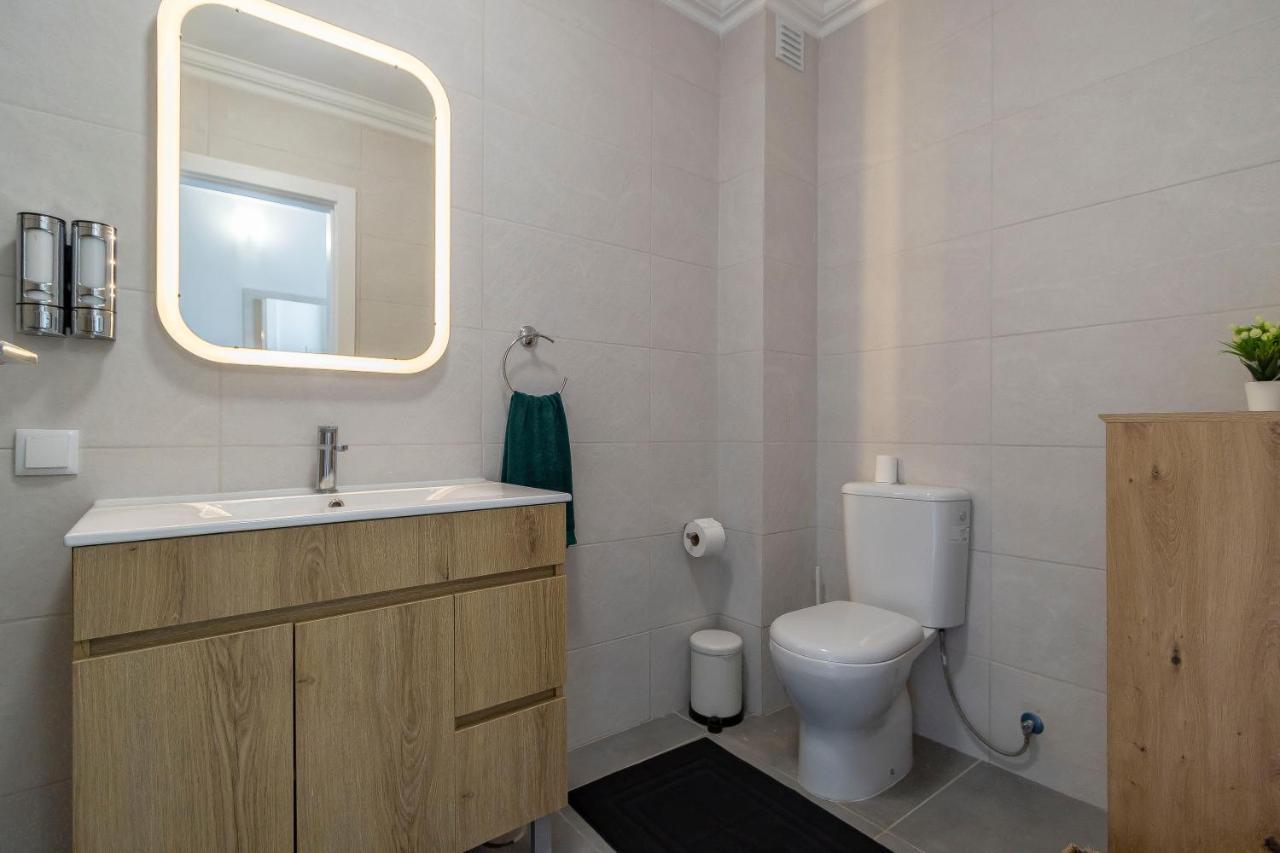 3 Minutes To The Beach, 2 Bedroom Amazing Apt With Balcony, Bbq Grill And Pool サグレス エクステリア 写真