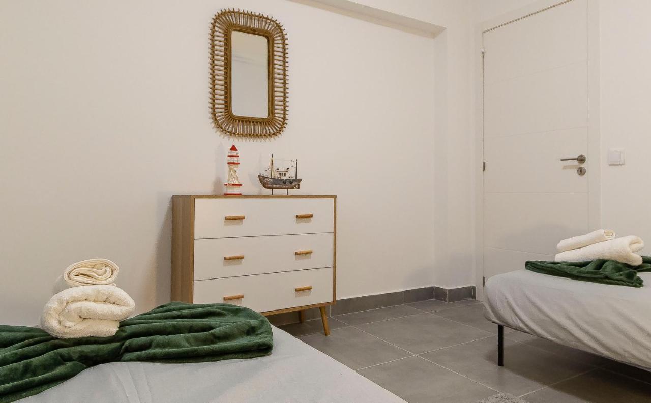 3 Minutes To The Beach, 2 Bedroom Amazing Apt With Balcony, Bbq Grill And Pool サグレス エクステリア 写真