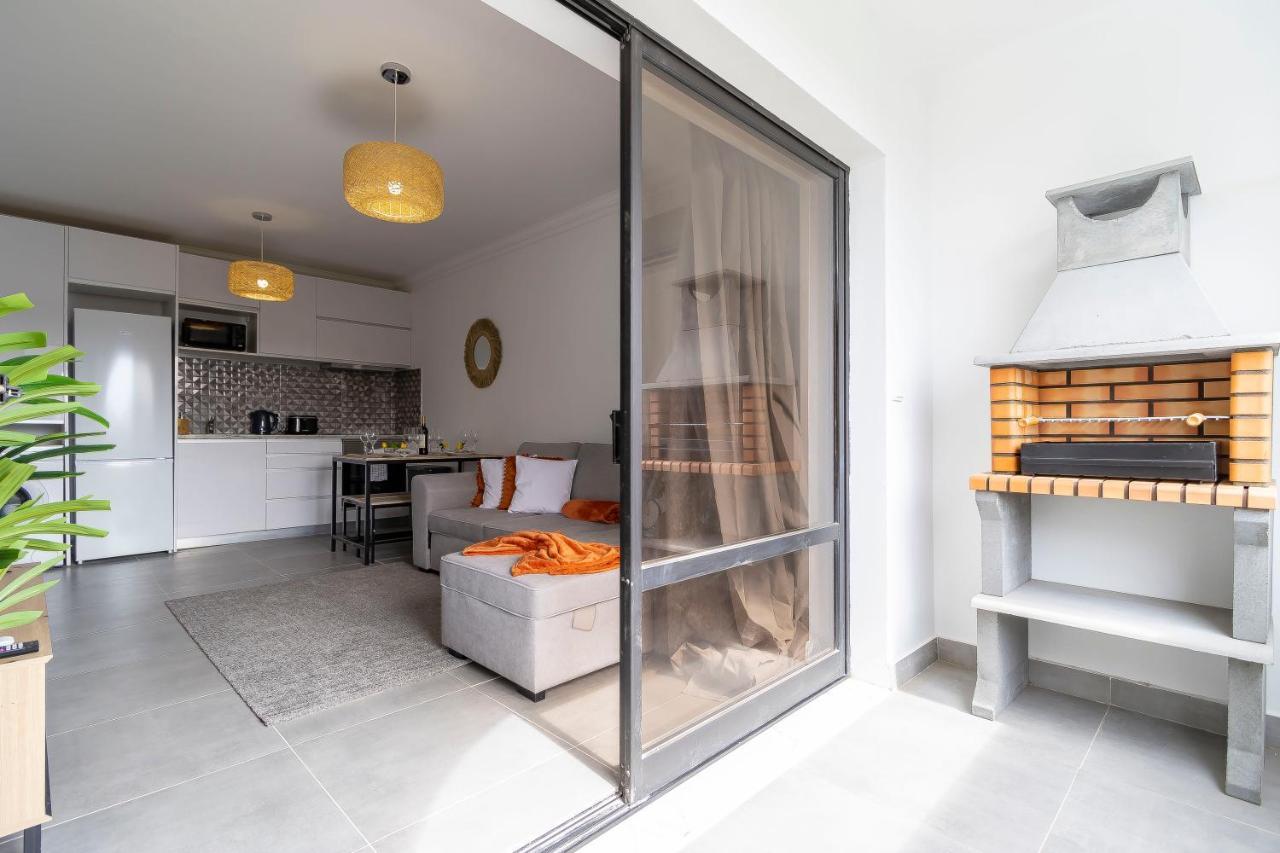 3 Minutes To The Beach, 2 Bedroom Amazing Apt With Balcony, Bbq Grill And Pool サグレス エクステリア 写真