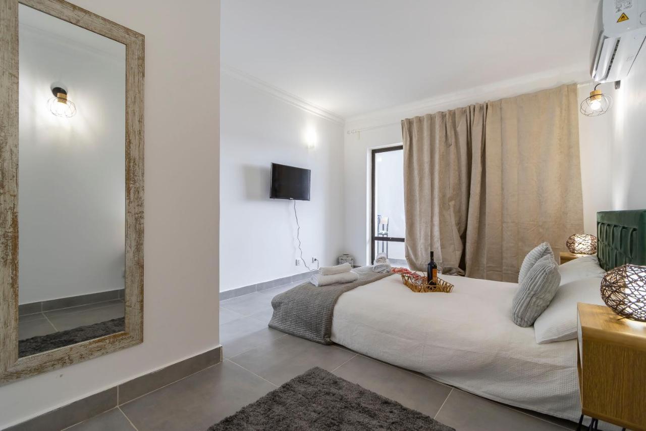 3 Minutes To The Beach, 2 Bedroom Amazing Apt With Balcony, Bbq Grill And Pool サグレス エクステリア 写真