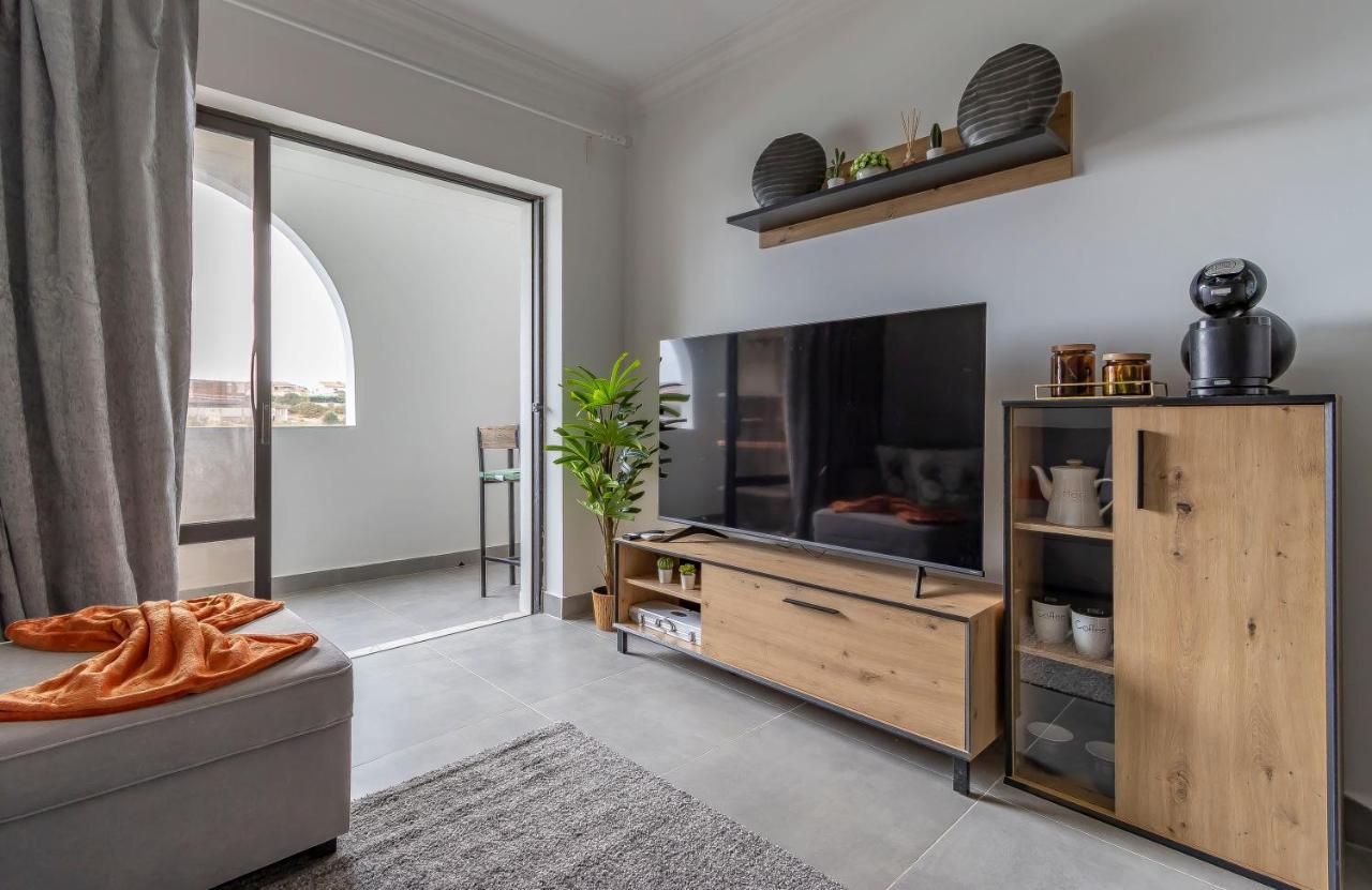 3 Minutes To The Beach, 2 Bedroom Amazing Apt With Balcony, Bbq Grill And Pool サグレス エクステリア 写真